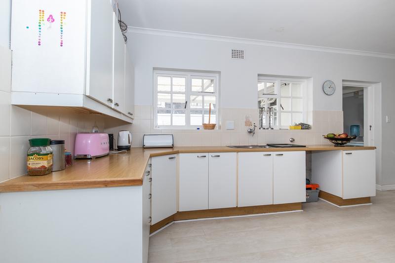 To Let 4 Bedroom Property for Rent in Tokai Western Cape